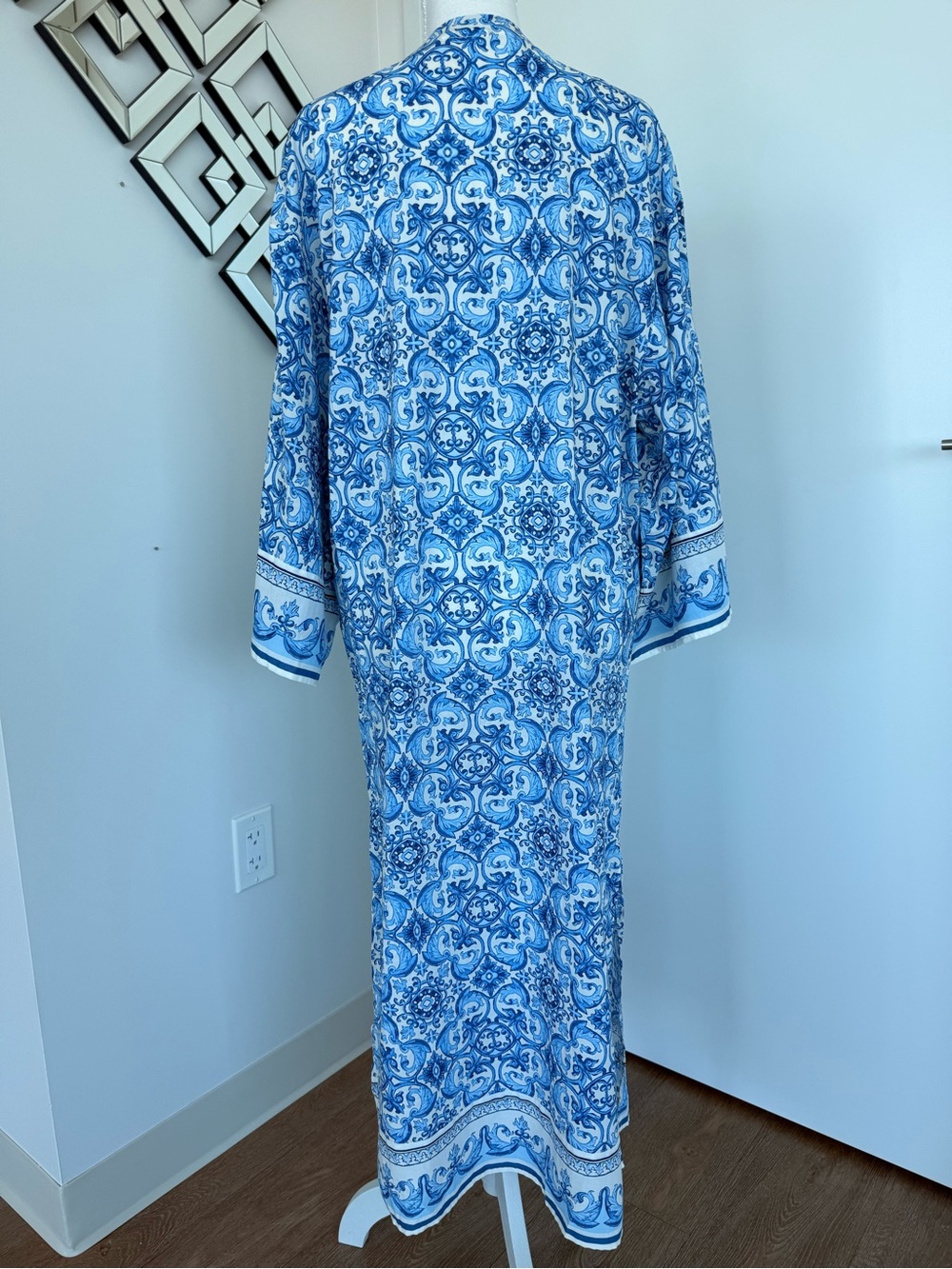 H&M Blue and White Printed V-Neck Midi Dress - Picture 2 of 12